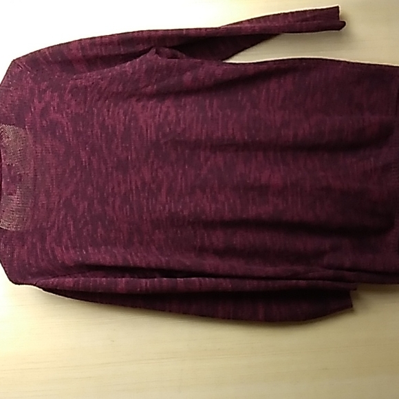 Zoey Women's Size 1X no button Cardigan in color Maroon - Picture 3 of 5
